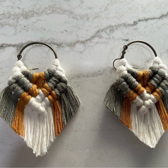 New Beautiful boho macrame earrings - Picture 2 of 4